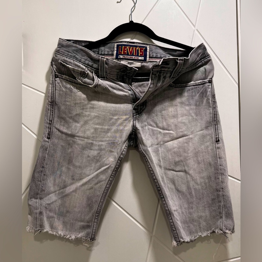 LEVI’S grey denim shorts 30W
